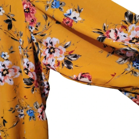 Floral 3/4 sleeve Blouse Size 3X. V-Neck - Picture 3 of 5